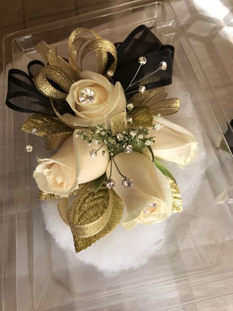 Corsage Prom Black And Gold, Gold Dress Corsage, Black Gold Corsage, Black And Gold Wrist Corsage, Corsage To Go With Black Dress, Black And Gold Prom Flowers, Black And Gold Prom Bouquet, Black Dress Corsage Ideas, White And Gold Corsage And Boutonniere