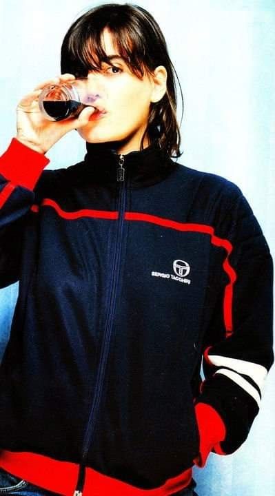 Britpop Style Woman, 90s Britpop Fashion Women, Britpop Aesthetic Outfit, Britpop Fashion 90s Women, Justine Frischmann 90s, Elastica Britpop, Britpop Fashion 90s, Britpop Outfit, 90s Britain