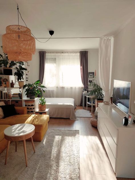 Living Room And Bedroom Combo, Cozy Studio Apartment, Small Apartment Bedrooms, Studio Apartment Living, Aesthetic Bed, Closet Aesthetic, Deco Studio, Studio Apt, Dream Apartment Decor