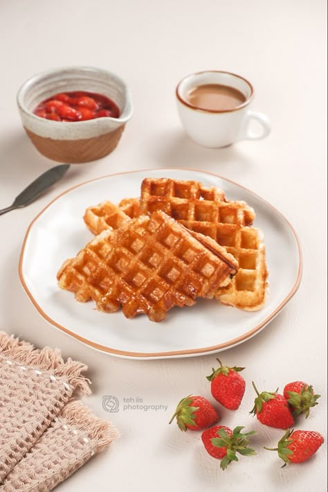 Croffle Photography Ideas, Croffles Aesthetic, Waffle Photoshoot, Croffle Photography, Croffle Menu, Croffle Aesthetic, Waffle Photography, Croissant Waffle, Waffles Photography