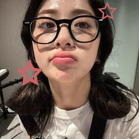 Yunjin Kim, Kpop Profiles, I Love Girls, Pretty Selfies, Kpop Girl Groups, K Idols, Korean Girl, Kpop Idol, Kpop Girls