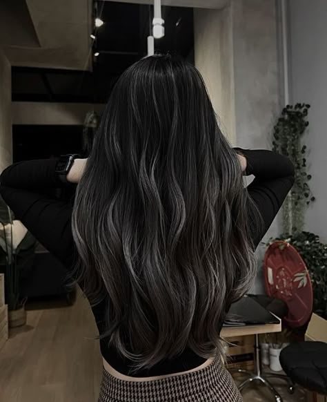 White Lowlights On Dark Hair, Dark Grey Hair Highlights, Dark Gray Hair Highlights, Grey With Black Hair, Asian Grey Highlights, Black Hair Colors With Highlights, Grey Balayage Black Hair, Black Hair With White Balayage, Aesthetic Highlight Hair