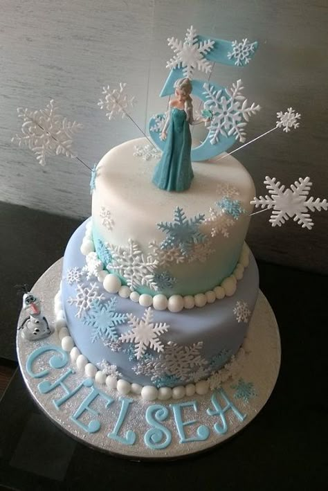 Olaf Looking at Elsa Frozen Birthday Cake Frozen Birthday Cake Ideas, Elsa Torte, Elsa Birthday Cake, Frozen Birthday Party Cake, Pastel Frozen, Disney Frozen Cake, Frozen Theme Cake, Bolo Frozen, Elsa Cakes