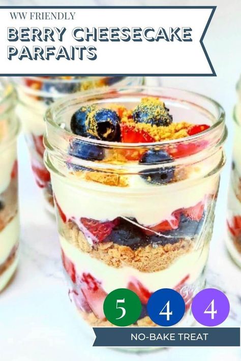 These no-bake Berry Cheesecake Parfaits are tangy and slightly sweet --the perfect healthy sweet treat for the summer! Weight Watchers French Toast, Lite Cravings, Easy Baked Oatmeal, Get Hotter, Weight Watchers Dessert, Cravings Recipes, Cheesecake Parfaits, Berry Parfait, Weight Watchers Dessert Recipes