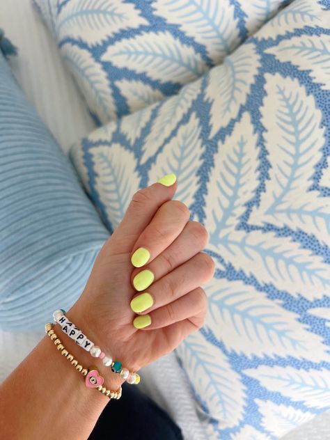 Mail Colors 2023 Summer, Super Short Summer Nails, Yellow Nails Gel, Sns Nails Colors Summer, Nails Short Yellow, Baby Yellow Nails, Yellow Nails Short, Short Yellow Nails, Yellow Nails Summer