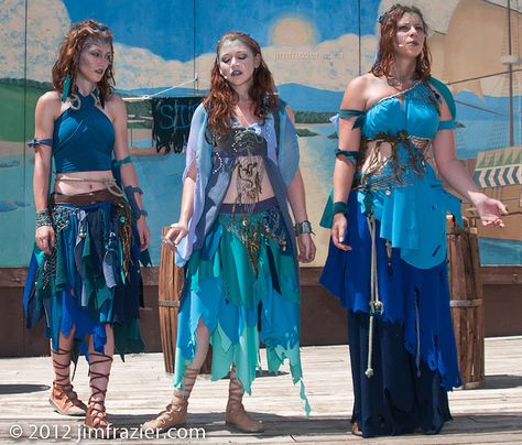 Sea Witch Costume Sirens, Water Nymph Costume, Ren Faire Mermaid Outfit, Mermaid Ren Faire, Water Fairy Ren Faire, Water Costume Ideas, Ren Fair Mermaid, Renn Faire Mermaid, Ren Fest Mermaid