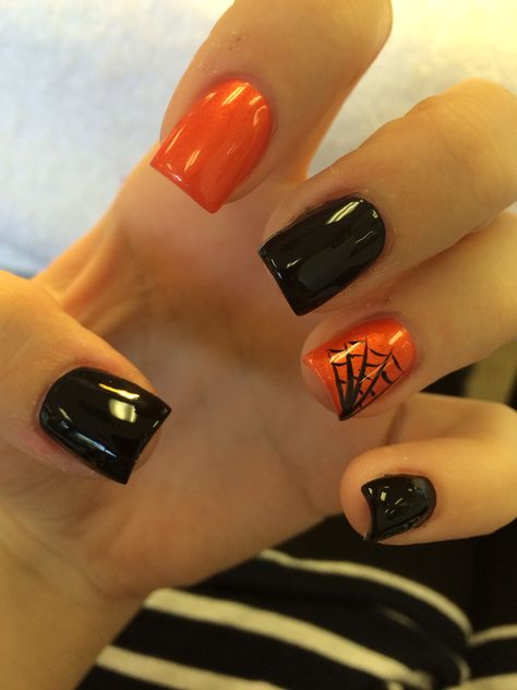 Dip Nails Ideas Halloween, Halloween Nails Sns Powder, Short Nail Designs Halloween Easy, Bright Orange Halloween Nails, Orange And Black Halloween Nails Acrylic, Halloween Colors For Nails, Fall Gel Nail Art Ideas, Halloween Nails Short Orange, Gel X Nail Designs Halloween