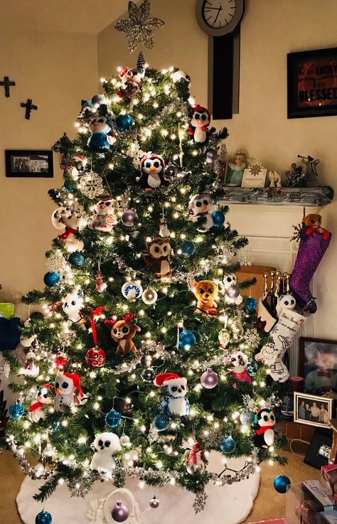 CHRISTMAS BEANIE BOOS All lit up, but just does not look like 1000 bulbs that it’s supposed to be.  but I still ❤️ My Boos lol. Christmas Beanie Boos, Boo Board, Christmas Beanie, Beanie Boo, Ty Beanie Boos, Awesome Pictures, Beanie Boos, Tree Ideas, Beanie Baby