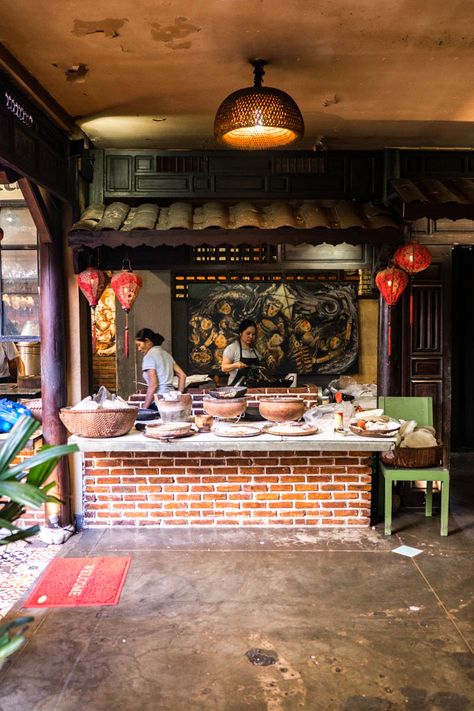 Vietnamese Restaurant Interior Design, Hoi An Restaurants, Vietnamese Restaurant Design, Rose Dumplings, Vietnamese Cafe, Vietnam Restaurant, Chinese Cafe, Pho Restaurant, China Restaurant