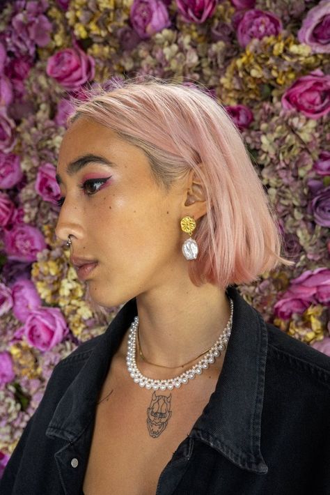 Spider Aesthetic Wallpaper, Pink Toned Blonde Hair, White Shirt With Jeans, Layered Haircuts Long, Cocktail Dress Casual, Pink Hair Short, Spider Aesthetic, Short Pink Hair, Blorange Hair