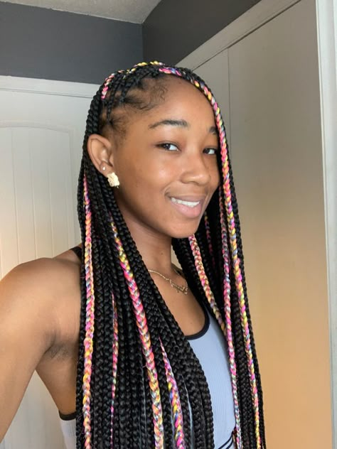 Knotless Braids With Pink Hair, Medium Knotless Braids Color Ideas, Half Color Knotless Braids, Colored Medium Knotless Braids, Box Braids Color Blend, Knotless Braid Colors Ideas, Ombre Peekaboo Braids, Green Skunk Stripe Knotless Braids, Knotless Braids With Pink Highlights