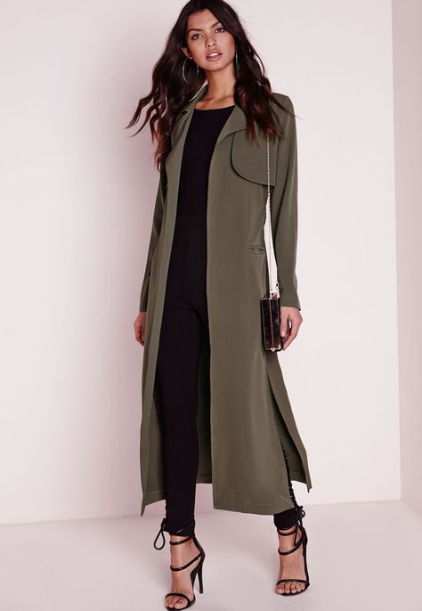 Get the light layered look this season in our current favourite duster style coat. In the perfect seasonal khaki hue this maxi jacket is so on point right now. With front pocket and tie waist belt details this coat is a must have top layer.... Duster Coat Outfit, Duster Outfit, Adidas Hose, Duster Coats, Style Coat, Green Coat, Coat Outfits, Looks Chic, Waist Belt