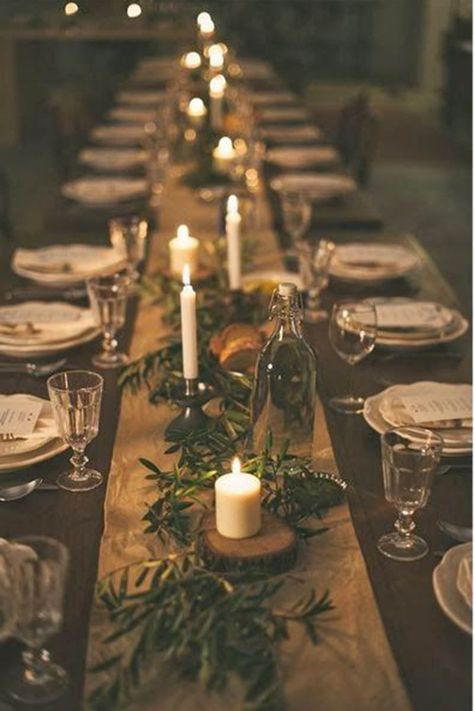 Table With Candles, Centerpiece Candles, Simple Table Settings, Rustic Wedding Decorations, Tafel Decor, Ultimate Christmas, Elegant Dinner, Green Candle, Long Table