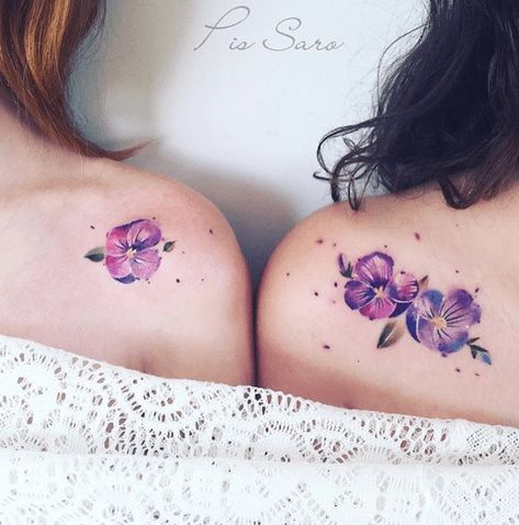 We Just Wet Our Plants Over These Super Realistic Flower Tattoos - I Can Has Cheezburger? Nature Watercolor Tattoo, Pansy Tattoo, Violet Flower Tattoos, Botanisches Tattoo, Realistic Flower Tattoo, Violet Tattoo, Watercolor Tattoo Flower, Tattoos For Daughters, Sister Tattoos