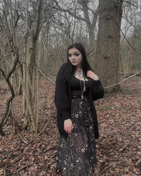 Forest Goth Aesthetic, Nature Goth Outfit, Forest Goth Outfits, Goth Nature Aesthetic, Dark Naturalism Outfits Aesthetic, Nature Goth Aesthetic Outfit, Forest Witch Outfit, Witch Outfit, Style Muse