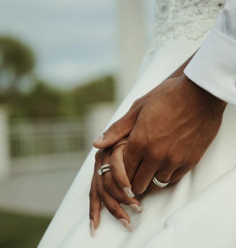 Black Wedding Photos Couple, Wedding Photoshoot Ideas Black Couple, Black Couples Wedding Pictures, Wedding Picture Ideas Black People, Marriage Black Couple, Court Wedding Photoshoot, Wedding Ring Shots Photography, Black Wedding Photography, Wedding Black Couple