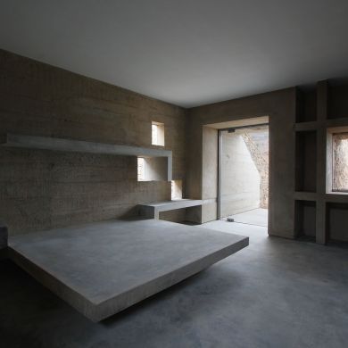 Concrete Beds, Concrete Bedroom Design, Concrete Bed, Concrete Bedroom, Stone Homes, Concrete Home Decor, Concrete Interiors, Home Bunch, Concrete Home