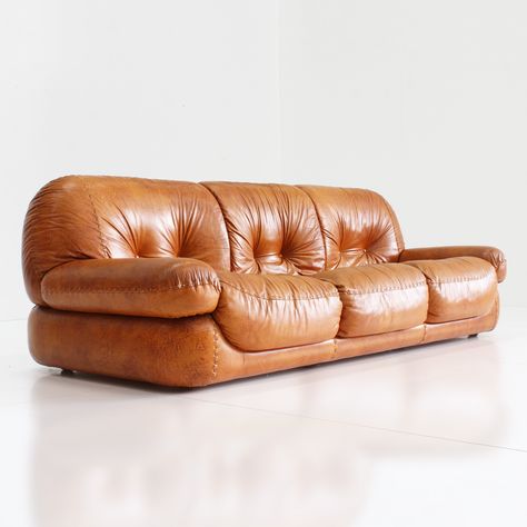 Listed on VNTG.com: Sapporo Italian cognac leather sofa by Mobil Girgi, 1970s | #vntg #vintage Cognac Leather Sofa, Italian Leather Sofa, Italian Mid Century Modern, Mid Century Modern Sofa, Mid Century Sofa, Italian Sofa, Mid Century Modern Dining, Leather Lounge Chair, Leather Lounge