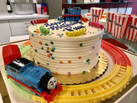 Thomas Train Birthday Cake Buttercream, Thomas The Train Cakes, Thomas The Tank Engine Cake, Thomas The Train Birthday Cake, Thomas The Train Cake, Train Cake Ideas, Thomas Train Birthday Cake, Train Birthday Party Cake, Thomas Train Birthday