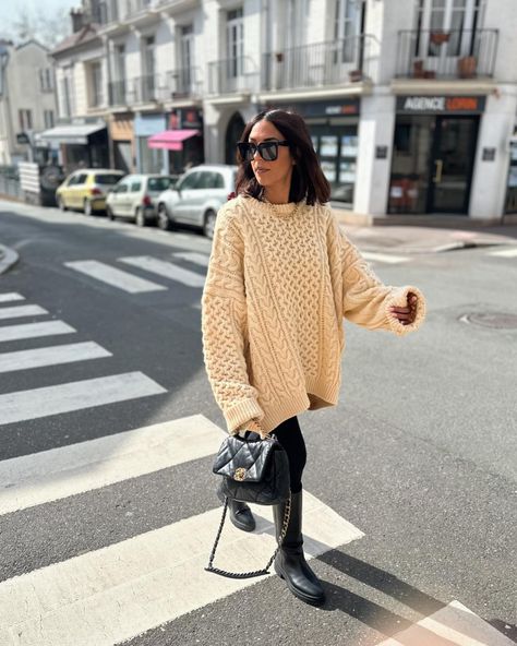 ROXANE (@r_o_x_a_n_e) • Instagram photos and videos Aesthetic Autumn Outfits, Oversized Cable Knit Sweater, Cable Knit Sweater Outfit, Fall Fashion Ideas, Autumn Styles, Cute Pink Outfits, Black Cropped Jacket, Knit Sweater Outfit, Stylish Fall Outfits