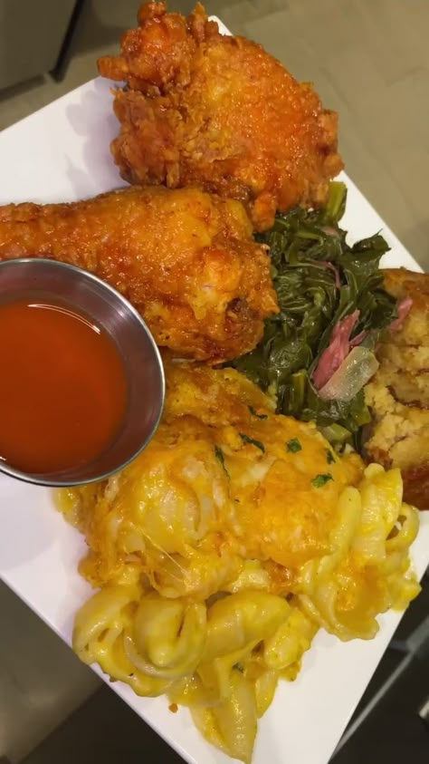 Cooking Soul Food, Perfect Fried Chicken, Cooking The Perfect Steak, Food Plate, Soul Food Dinner, Food Babe, People Food, Chicken Fried, Food Recepie