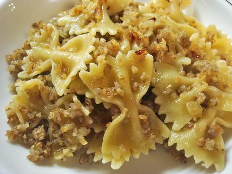 Kasha Varnishkes Recipe, Kasha Varnishkes, Kasha Recipe, Hannukah Recipes, Bow Tie Pasta Recipe, Jewish Holiday Recipes, Buckwheat Recipes, Jewish Cuisine, Buckwheat Groats