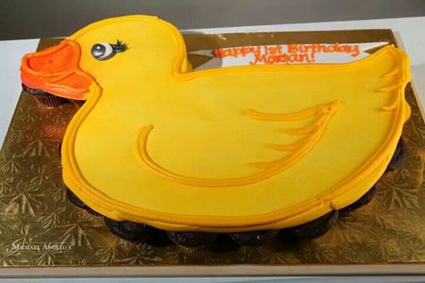 Pull apart duck cake Pull Apart Cupcake Cake Duck, Rubber Duck Cupcake Cake, Duck Pull Apart Cupcakes, Duck Cupcake Cake, Rubber Duck Cake, 30 Cupcakes, Cupcakes Flavors, Ducky Cake, Rubber Ducky Cake