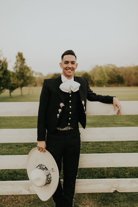 Charro Groom Outfit, Mexican Men Wedding Outfit, Wedding Charro Suit, Charro Wedding Suit Grooms, Mariachi Chambelanes Outfits, Mariachi Suit Men, Mexican Suits For Wedding, Groom Suit Mexican, Mariachi Suit Wedding