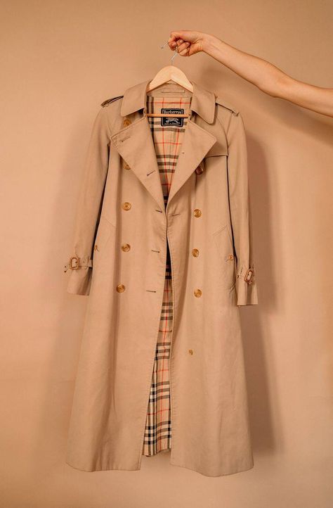 Burberry Trench Aesthetic, Cute Trench Coats, Vintage Burberry Coat, Burberry Trench Coat Aesthetic, Burberry Coat Aesthetic, Designer Trench Coat, Burrbery Trench Coat, Burberry Winter Outfits, Vintage Burberry Aesthetic