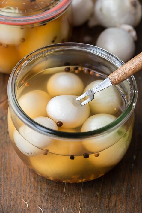 Best Pickled Eggs, Garlic Pickled, Pickle Onions Recipe, Pickled Eggs Recipe, Best Pickles, English Pub, Pickled Eggs, Refrigerator Pickles, Pickled Garlic