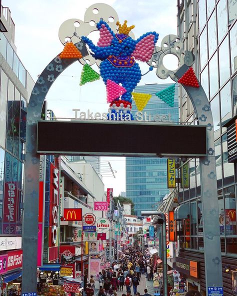 Let’s Go To Japan⛩ on Instagram: “Today I show you the fashion district of Tokyo!  In the most specific Harajuku neighborhood on Takeshita Dori street you have 400 meters of…” Dotonbori Osaka Photography, Takeshita Dori, Dotonbori Osaka Night, Harajuku District Tokyo, Kyoto Geisha District, Nishiki Market Kyoto, Go To Japan, Fashion District, Japan Fashion