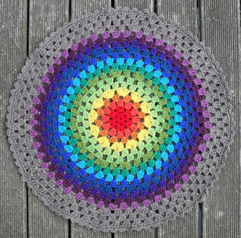 Would love to step out of the shower and place my feet on this gloriously, colorful rug Crochet Circle Afghan, Crochet Round Granny Pattern, Granny Square Circle Pattern, Round Crochet Blanket Pattern Circles, Crochet Circle Blanket Pattern Free, Crochet Granny Circle Pattern Free, Granny Circle Pattern, Granny Circle Crochet Pattern, Circle Granny Square Pattern