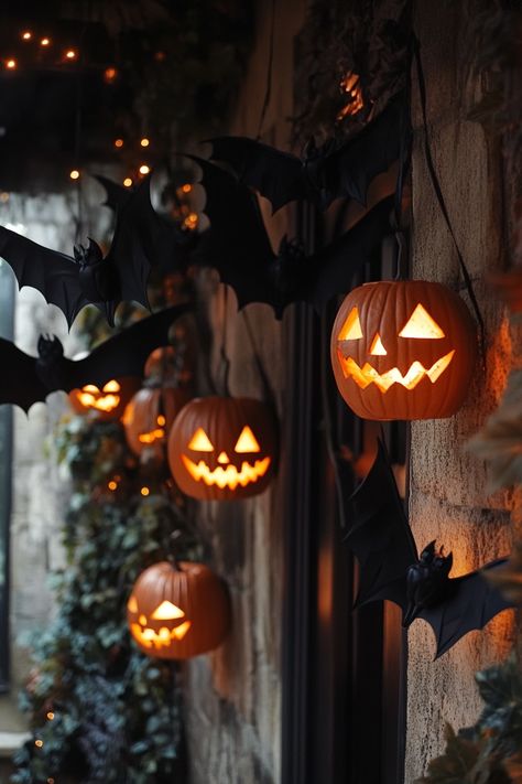 Halloween Decor Restaurant, Black Pumpkin Ideas, October Doodles, Halloween Restaurant, Halloween Wonderland, Halloween Decorations Ideas, Gold Halloween, Halloween Outside, Casa Halloween