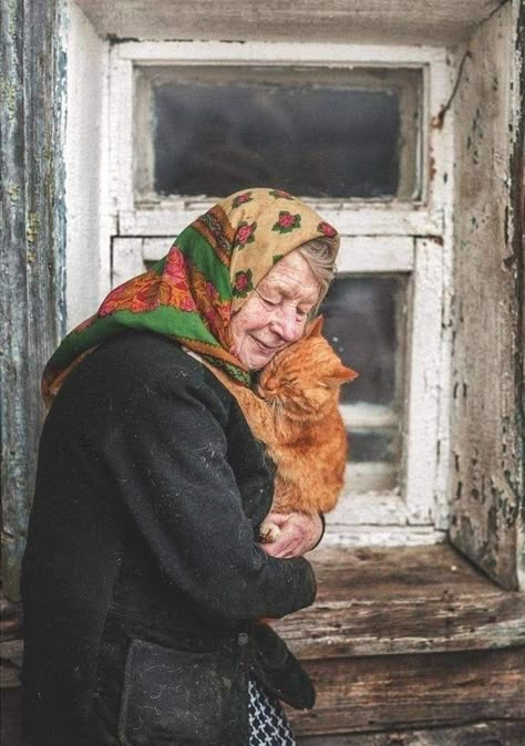 She And Her Cat, Baby Elefant, Photographie Portrait Inspiration, Old Woman, Cat People, 인물 사진, 귀여운 동물, Drawing People, Animals Friends