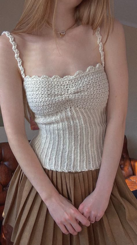 White Top Crochet, Modest Crochet Top, Crochet Summer Outfits, Cute Crochet Dress, Easy Crochet Top, Types Of Tops, Crochet Artist, White Crochet Top, Crochet Fairy