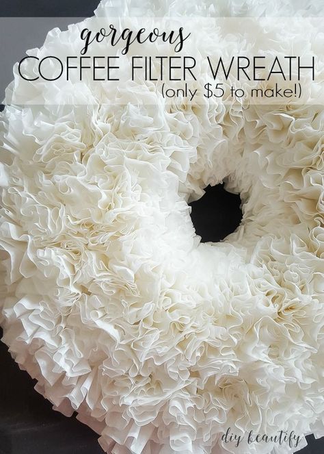 DIY Winter wreath made out of coffee filters! You'll find the complete tutorial, step by step, at diy beautify! Coffee Filter Paper Wreath, White Door Decoration Ideas, How To Make A Coffee Filter Wreath, Coffee Filter Wreath Diy How To Make, Diy White Christmas Wreath, Diy White Wreath, White Christmas Wreaths Diy, White Wreath Diy, Coffee Filter Wreath Diy