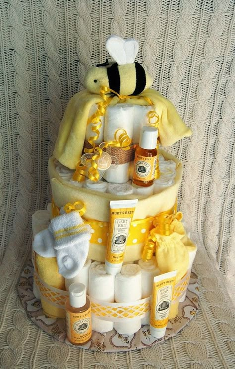 Torturi Baby Shower, Bee Baby Shower Ideas, Bee Baby Shower Decoration, Practical Baby Shower Gifts, What Will It Bee, Honey Bee Baby Shower, Bee Gender Reveal, Diaper Cake Ideas, Sunflower Baby Showers