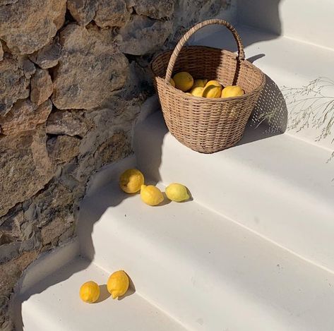 背景 シンプル, Beige Aesthetic, Yellow Aesthetic, European Summer, Mellow Yellow, Strawberry Shortcake, Mykonos, Aesthetic Photo, Summer Aesthetic