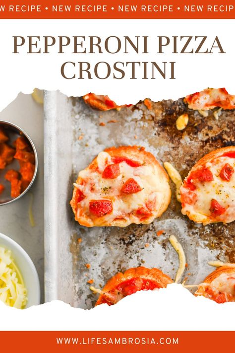 Easy Pepperoni Pizza Crostini made with crostini, pizza sauce, cheese and pepperoni. These appetizer bites are perfect for parties and game days. Pizza Crostini, Easy Pepperoni Pizza, Pepperoni Pizza Bites, Crostini Appetizers, Sliced Baguette, Pizza Bites, Appetizer Bites, Pizza Sauce, Melted Cheese