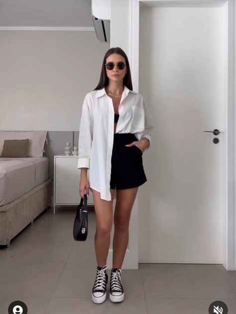 White Shirt Black Shorts Outfit, Outfit Ideas Size 8-10, Bday Party Outfit Women Casual, Hot Summer Office Outfit, Outfit Casual Verano Mujer, Black Skort Outfit Casual, Look Short Branco, Black Skirt White Shirt Outfit, Cinema Look