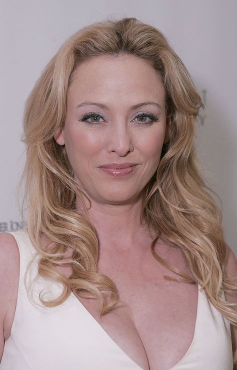 Virginia Madsen Virginia Madsen, Elizabeth Montgomery, Moving To Los Angeles, Academy Award, New Location, Golden Globe, Golden Globe Award, Film Producer, Film Tv