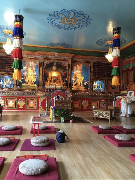 Nepali Restaurant, Monastery Interior, Buddhist Retreat, Tibet Art, Temple India, India Architecture, Buddhist Shrine, Meditation Corner, Religious Architecture