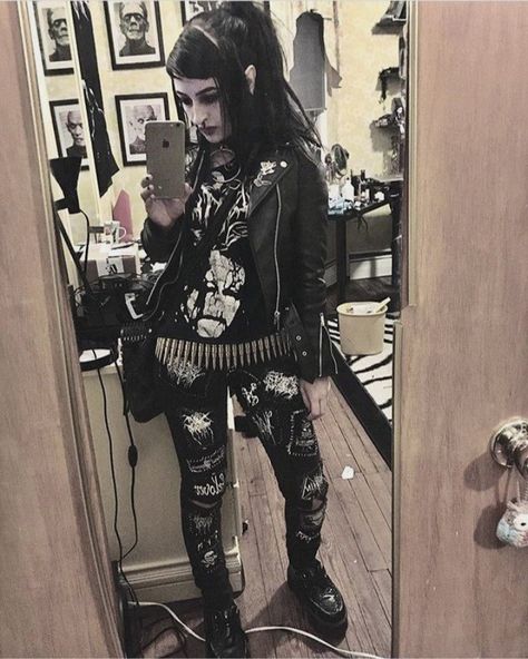 Crust Pants, Punk Subculture, Traditional Goth, Punk Fashion Diy, Punk Girls, Black Metal Girl, Gothic Ideas, 80s Goth, Trad Goth