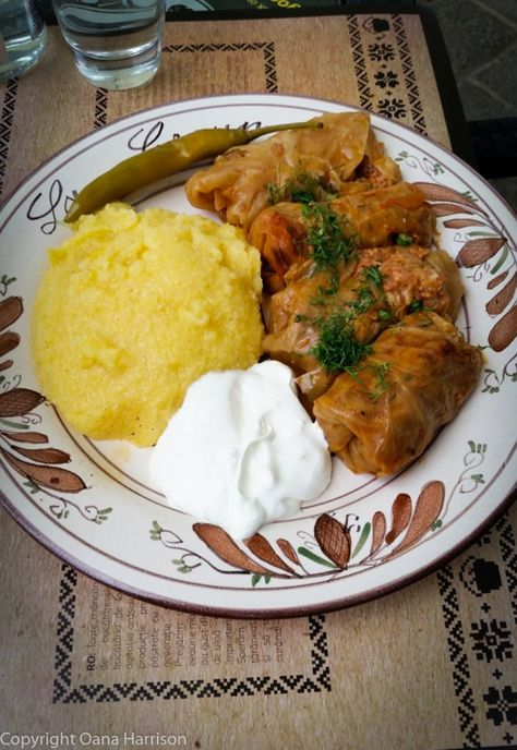 Country Christmas Food, Romanian Food Traditional, Sarmale Recipe, Romanian Christmas, Romania Food, Eastern European Recipes, Instagram Challenge, Traditional Recipes, Romanian Food