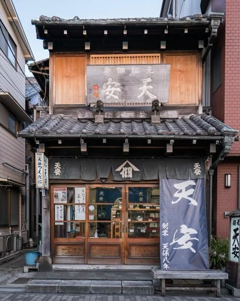 Japanese Store Fronts, Japanese Buildings, Old Architecture, Japanese Shop, Building Aesthetic, Japan Architecture, Japanese Store, Interesting Buildings, Shop Fronts