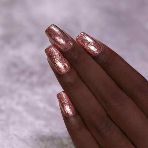 Winter Nails 2023 - 2024 Dark Skin 21 Ideas: Embrace the Season with Style - women-club.online Metallic Nail Colors, Finger Designs, Pet Poems, Deep Red Nails, Metallic Nail, Metallic Nail Polish, Winter Sparkle, Chrome Nails Designs, Metallic Nails