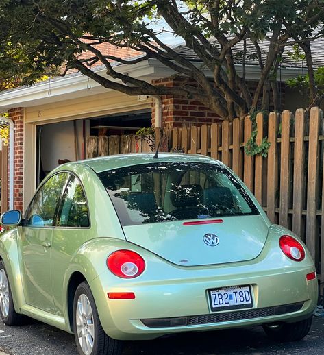 Slug Bug Aesthetic, Green Slug Bug, Slug Bug Car, Green Volkswagen Beetle, Slug Bug, Vw New Beetle, Ella Enchanted, Bug Car, Volkswagen New Beetle