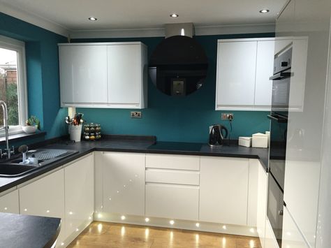 Howdens Clerkenwell kitchen Round black extractor fan Jade pain White night gloss kitchen Howdens Clerkenwell, Teal Kitchen Walls, Repainting Kitchen Cabinets, Howdens Kitchens, White Gloss Kitchen, Gloss Kitchen, Extractor Fan, Teal Kitchen, Ball Ideas