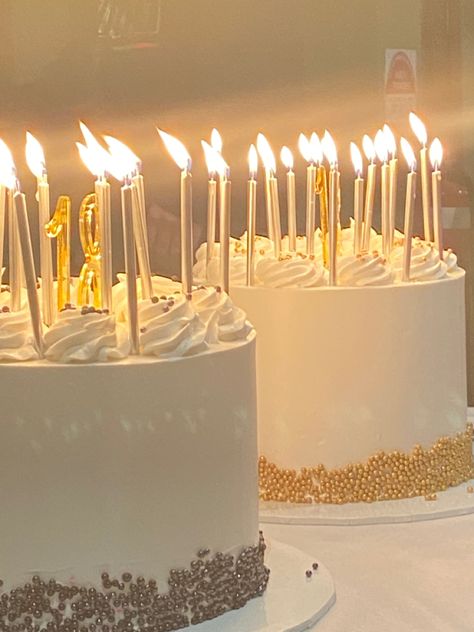 Aesthetic Birthday Candles, Gold Cake Aesthetic, Gold And Silver Cake, Golden Birthday Themes, Cake Aesthetic Birthday, Gold Birthday Candles, Golden Birthday Cakes, 19th Birthday Cakes, Champagne Candles