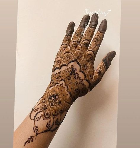 Mehndi Designs Finger, Henna Hand Designs, Pakistani Mehndi Designs, Cos Shoes, Mahendi Designs, Pakistani Mehndi, Khafif Mehndi Design, Rose Mehndi Designs, Mehndi Designs For Kids